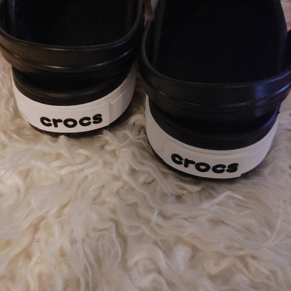 Crocs with 4 piece charms